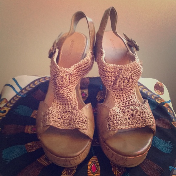 Cork-heel Platform with Woven Detail - Picture 4 of 4